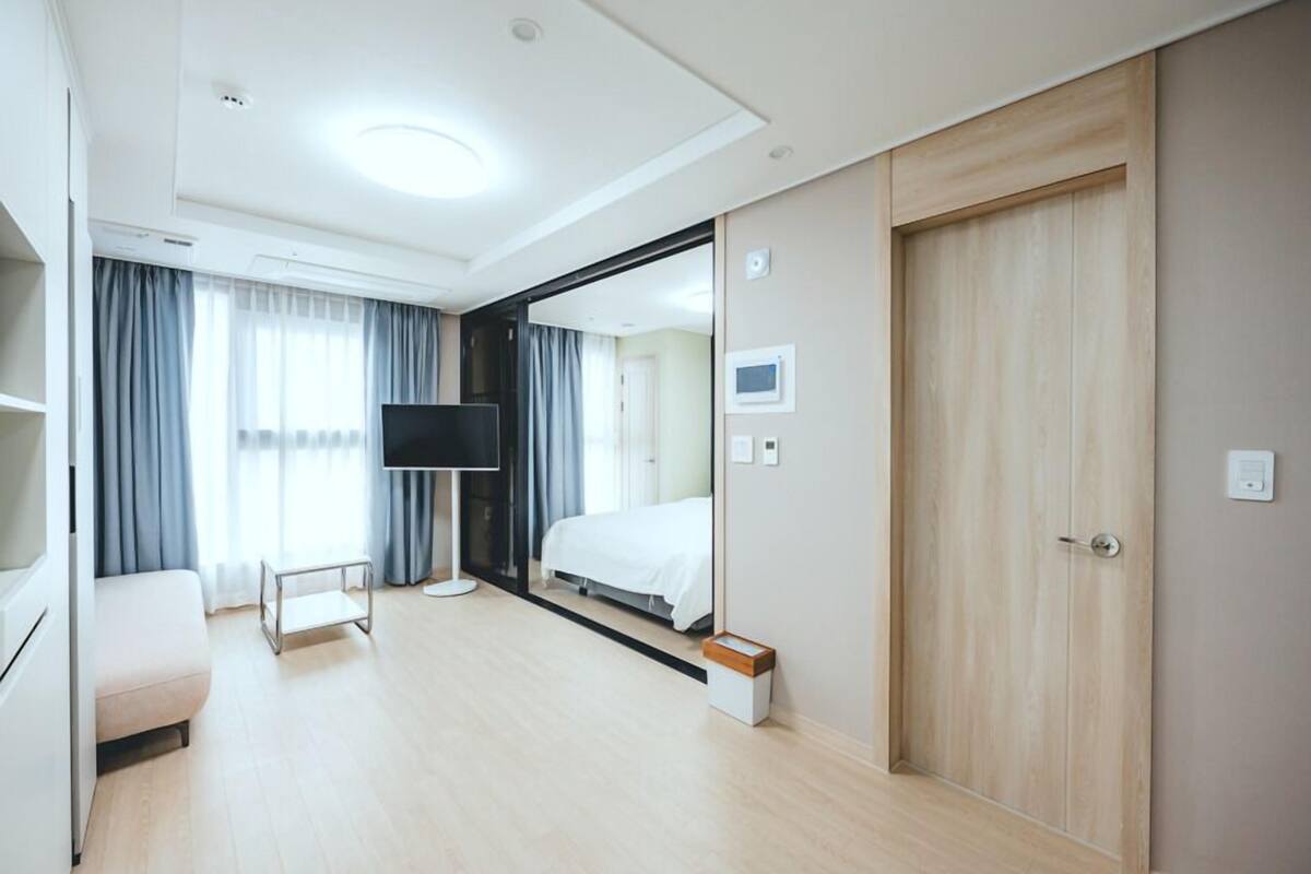 ห้องเก็บเสียง, เตารีด/โต๊ะรีดผ้า, Wi-Fi ฟรี