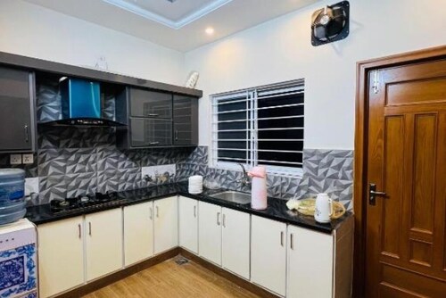 Glorious Guest House (Standard King Room)
