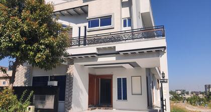 Glorious Guest House ( Three Bedroom Unit)