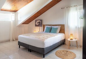 3 bedrooms, iron/ironing board, travel cot, free WiFi