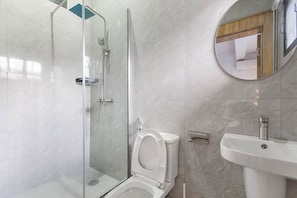 Towels, soap, shampoo, toilet paper