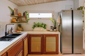 Fridge, stovetop, electric kettle, cookware/dishes/utensils