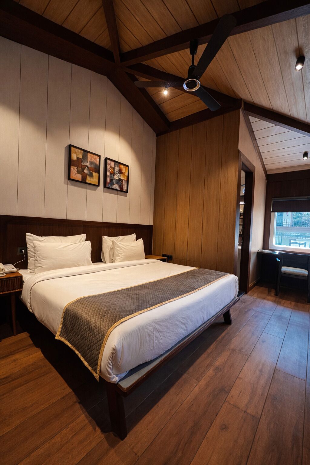 俱乐部客房 | 客房内保险箱、办公桌、熨斗/熨板、免费 WiFi