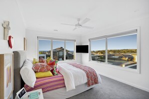 3 bedrooms, iron/ironing board, bed sheets