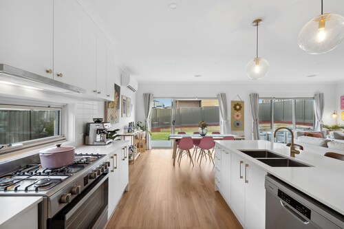 Curlewis home by the Bay