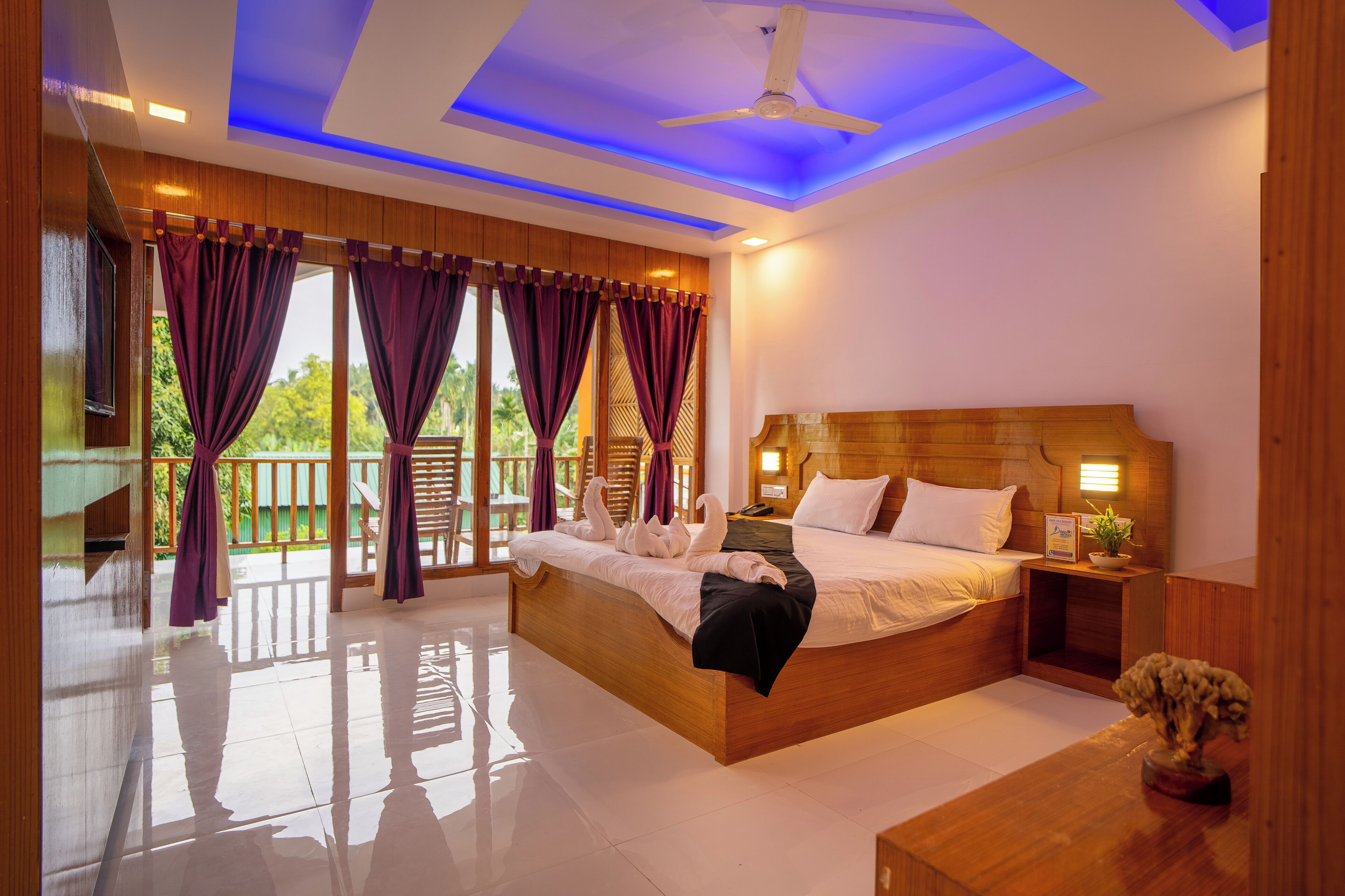 デラックス ダブルルーム  バルコニー ガーデンビュー | ノートパソコン用作業スペース、WiFi (無料)、ベッドシーツ