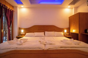 Laptop workspace, free WiFi, bed sheets - Deep Sea Resort (Port Blair)