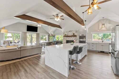 Skykomish River Estate | 5 Acre, 5 Bed, Riverfront