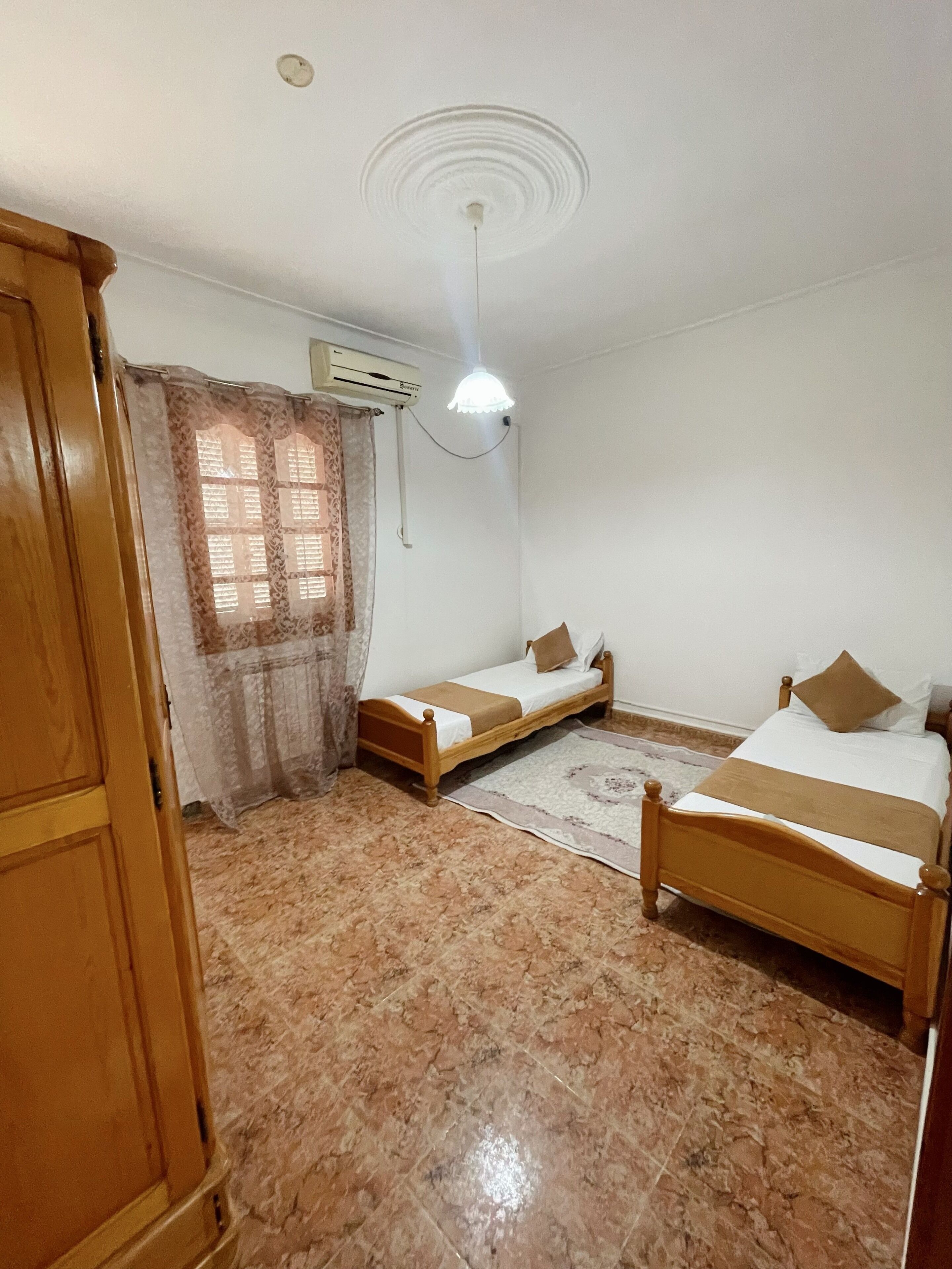 5 chambres, Wi-Fi gratuit, draps fournis