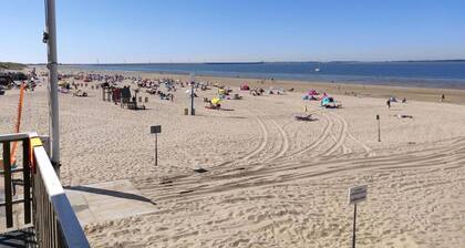 Bungalow by Water Near Rotterdam