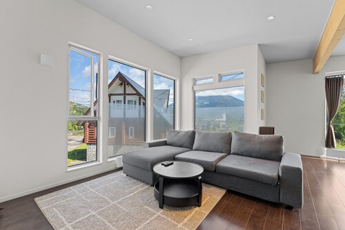 Hikari Snow Villas - House B