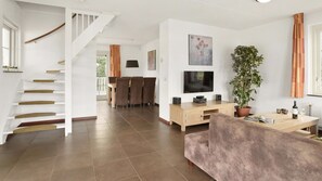 House | Living room - Bungalow by Water Near Rotterdam With Sauna (Simonshaven)