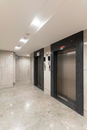 Interior - Spacious Pristine, Higher Floor 3bhk near Airport (Mumbai)