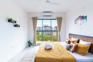 3 bedrooms, iron/ironing board, WiFi, bed sheets