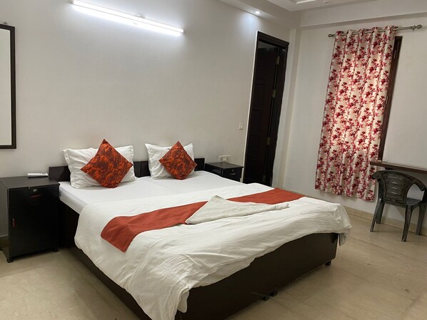 4 habitaciones, tabla de planchar con plancha, wifi y ropa de cama 