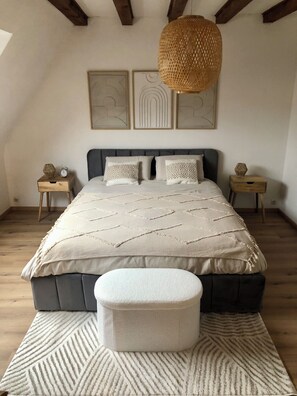 1 bedroom, bed sheets