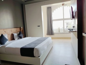 1 bedroom, minibar, desk, free WiFi