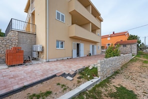 Exterior - Apartment in Nevidane near White Mountains (Neviđane)