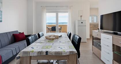 Apartment in Nevidane near White Mountains