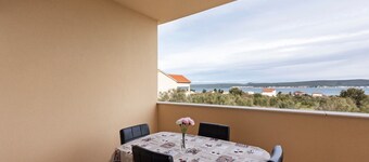 Apartment in Nevidane near White Mountains