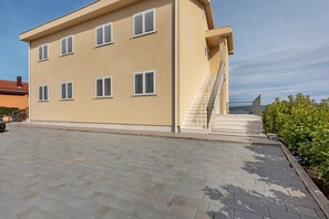 Exterior - Apartment in Nevidane near White Mountains (Neviđane)