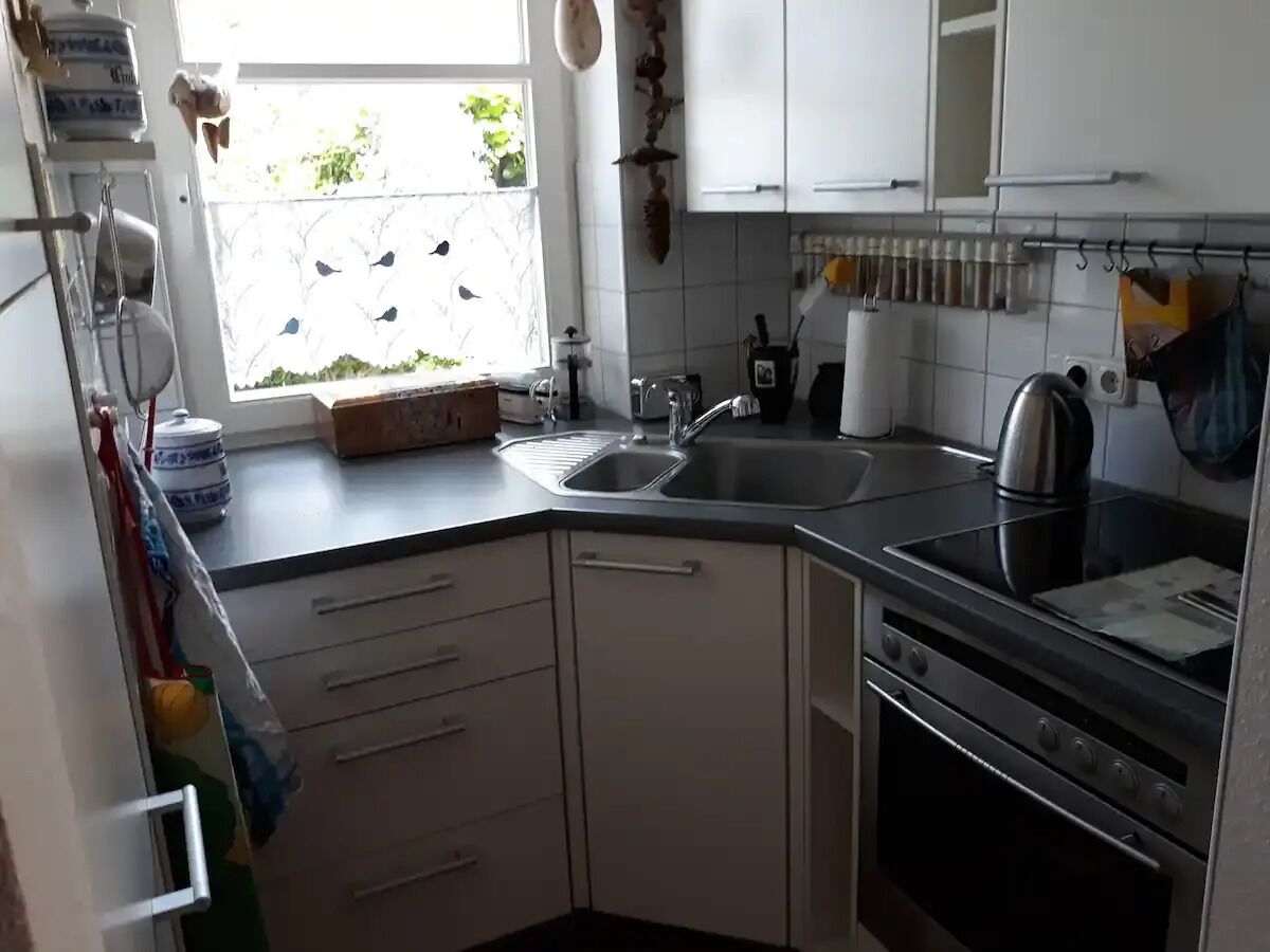 Frigorífic, forn, placa de cuina i cafetera i tetera 