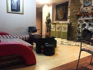 LCD TV - The Sindh House Tbilisi (Tbilisi)