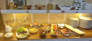 Tägliches nach Wunsch zubereitetes Frühstück gegen Gebühr