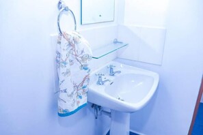 Free toiletries, slippers, towels, soap - Airport Landing Apartments (Nairobi)