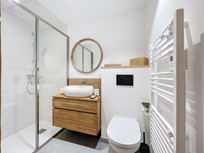Shower, towels, soap, shampoo