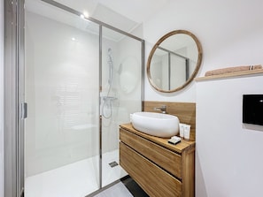 Dusche, Handtücher, Seife, Shampoo