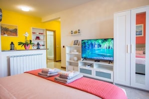Apartment, 1 Queen Bed, Sea View | Living area | Flat-screen TV - Apartments Milok (Piran)