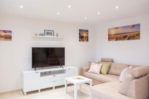 Maison Familiale, 2 chambres | Coin séjour | Télévision à écran plat