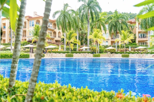 Family-Friendly Condo w/ Private Garden @ Los Sueños