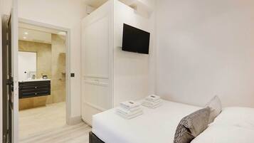 1 bedroom, desk, iron/ironing board, WiFi (free)