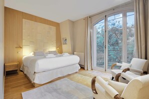 4 bedrooms, desk, iron/ironing board, free WiFi