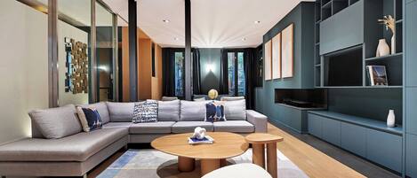 Smart TV, fireplace, offices