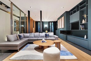 Smart TV, fireplace, offices