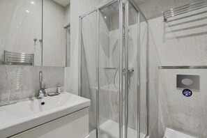 Shower, hair dryer, towels - Charming Studio - 2P- Parc Monceau (Paris)