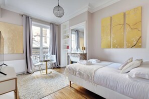 Bureau, fer et planche à repasser, Wi-Fi gratuit
