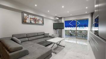 Télévision, cheminée