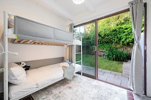 4 dormitorios, tabla de planchar con plancha, wifi gratis y ropa de cama
