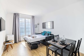 1 bedroom, iron/ironing board, travel cot, free WiFi