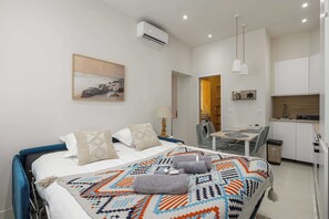 1 bedroom, iron/ironing board, WiFi - Cozy renovated apartment - 1BR/4p - Hyper Center (Antibes)