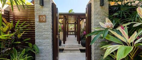 تفاصيل الفندق من الخارج