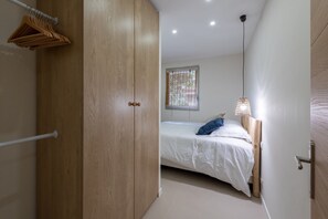 2 habitaciones, tabla de planchar con plancha y acceso a internet