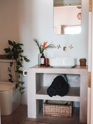 Shower, towels, soap, shampoo
