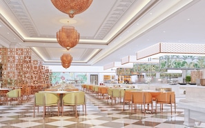 4 restaurants, serveren ontbijt