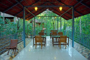 Restaurant - SnowHills Resorts (Peermade)