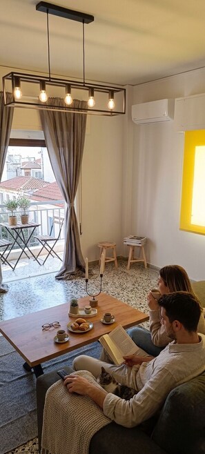 Living area - Eternal Acropolis Suites (Athens)